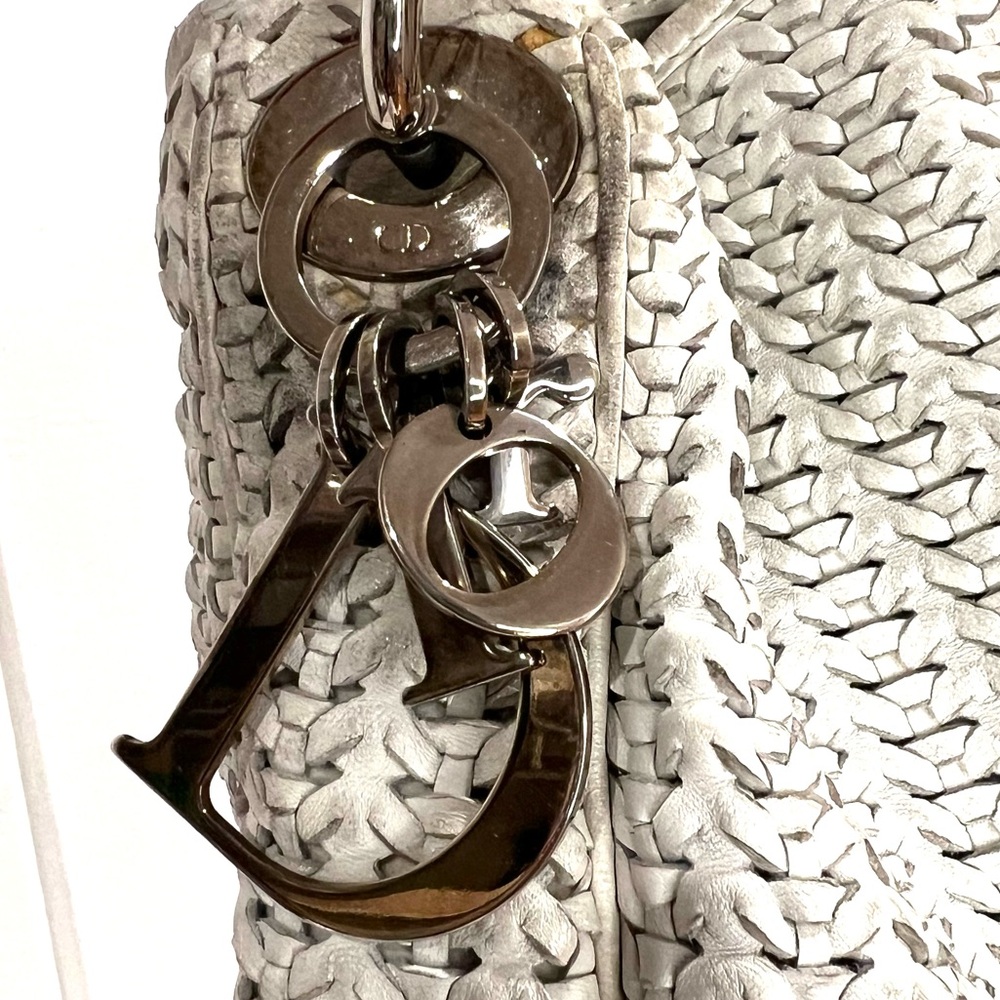 👜 Dior Avenue Bag - FIXER UPPER - Luxury Handbag Giveaway - Picture 2 of 15